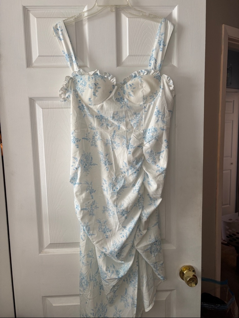 Cider White and Light Blue Floral Sweetheart Midi Dress